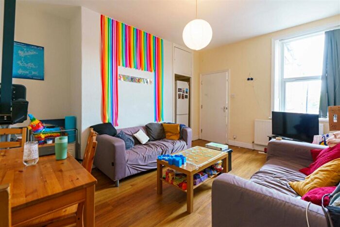 5 Bedroom Maisonette To Rent In Helmsley Road, Sandyford, NE2