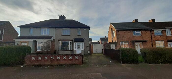 3 Bedroom Semi-Detached House To Rent In Winchester Avenue, Grimsby, DN33