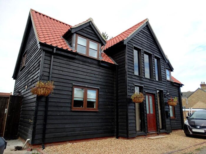 3 Bedroom Detached House To Rent In Railway Lane, Chatteris, Cambs, PE16