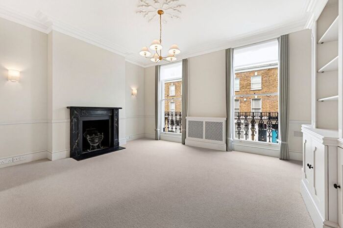 2 Bedroom Flat To Rent In Redburn Street, London, SW3