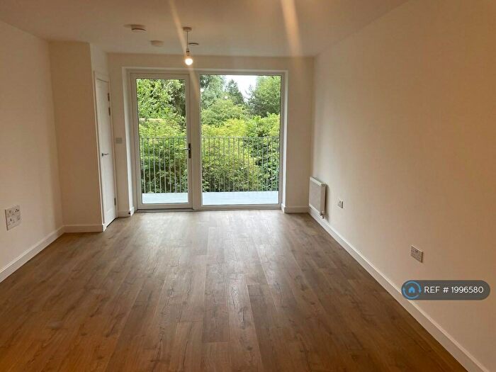 1 Bedroom Flat To Rent In Greenhithe, Stone, DA2