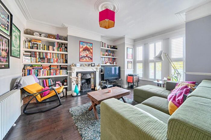 3 Bedroom End Of Terrace House For Sale In Hazelbank Road, London, SE6