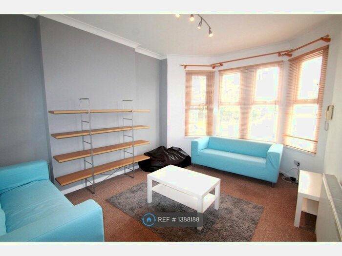 3 Bedroom Flat To Rent In Whitchurch Road, Cardiff, CF14