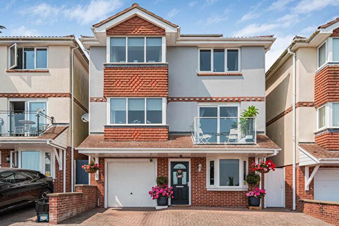 4 Bedroom Town House For Sale In Sutton Close, Torquay, Devon, TQ2