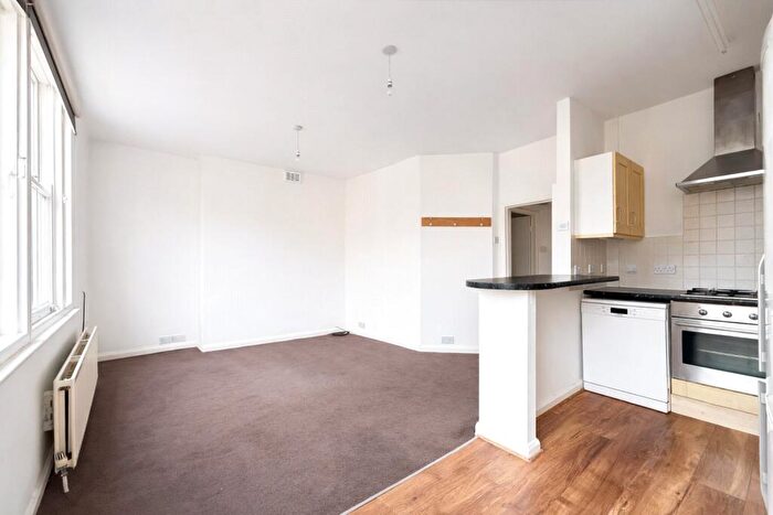 1 Bedroom Flat For Sale In Limes Grove, Lewisham, London, SE13