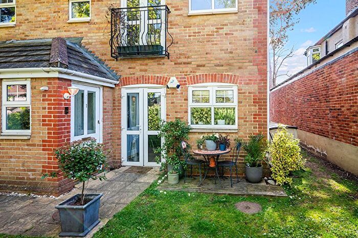 2 Bedroom Maisonette For Sale In Ewell Park Way, Epsom, KT17