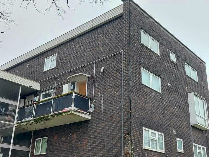 2 Bedroom Maisonette Flat To Rent In Tinklerside, Basildon, SS14