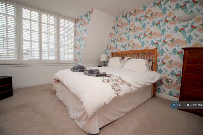 2 Bedroom Flat To Rent In Barry Lane, Cardiff, CF10