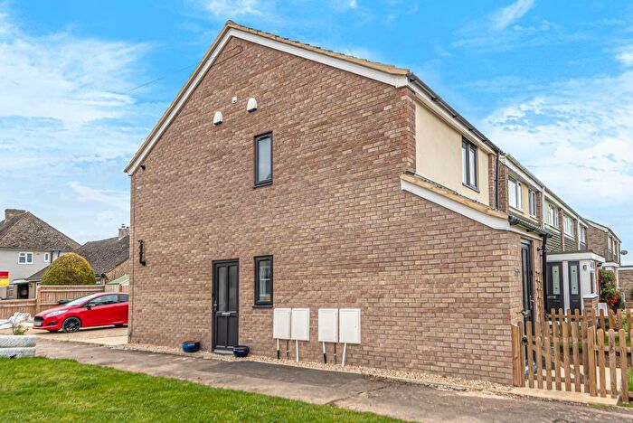 1 Bedroom Maisonette To Rent In Stoneleigh Drive, Carterton, OX18