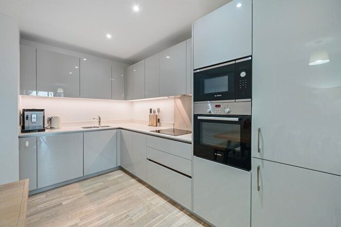 2 Bedroom Apartment For Sale In Heygate Street, London, SE17