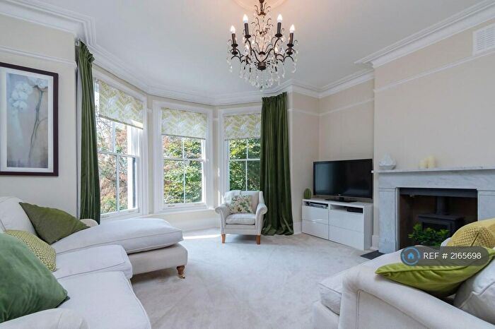 2 Bedroom Flat To Rent In Wray Park Road, Reigate, RH2