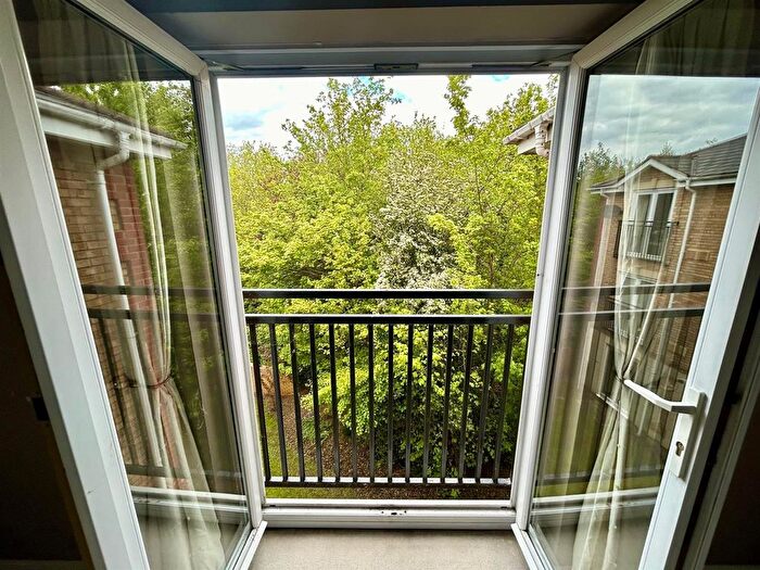 2 Bedroom Flat For Sale In Foxwood Chase, Waltham Abbey, EN9