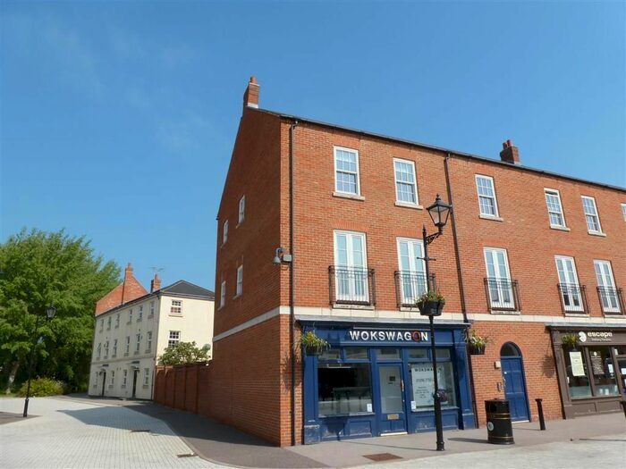 2 Bedroom Flat To Rent In Hampden Square, Aylesbury, HP19