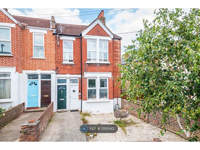 2 Bedroom Maisonette To Rent In Durban Road, London, SE27