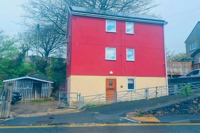 3 Bedroom Property To Rent In High Street, Ammanford, SA18
