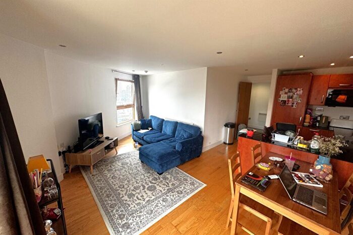2 Bedroom Apartment For Sale In Armouries Way, Leeds, LS10