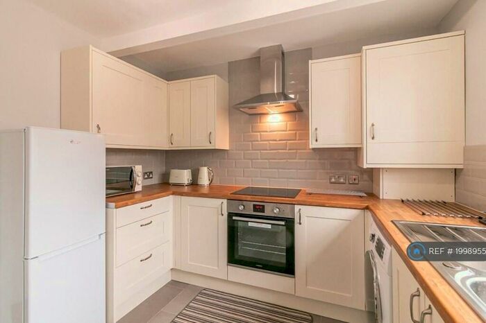 4 Bedroom Semi-Detached House To Rent In Archers Way, Letchworth Garden City, SG6