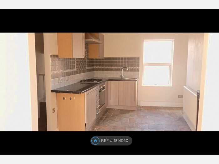 2 Bedroom Maisonette To Rent In Chigwell Road, Woodford Green, IG8