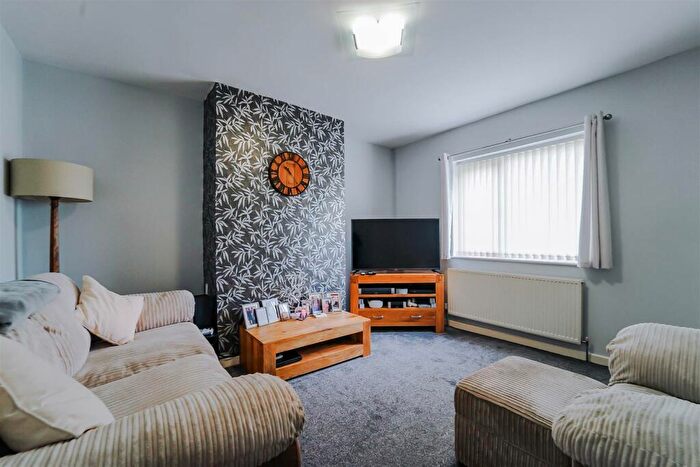 3 Bedroom Semi-Detached House To Rent In Windermere Avenue, Burnley, BB10
