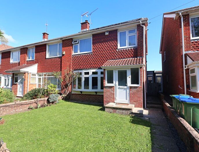 3 Bedroom Semi Detached House For Sale In Romsey Road, Maybush, SO16