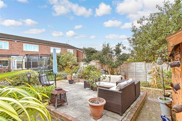 5 Bedroom Semi-detached House For Sale In Havisham Road, Gravesend, Kent, DA12