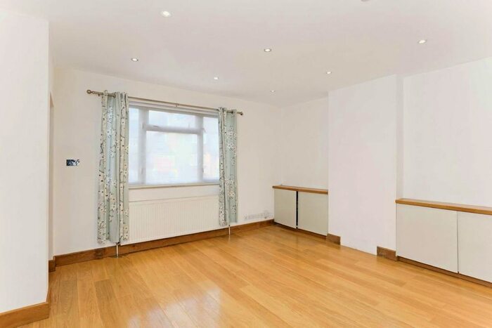 3 Bedroom Semi-Detached House To Rent In Sheridan Road, Ham, Richmond, TW10