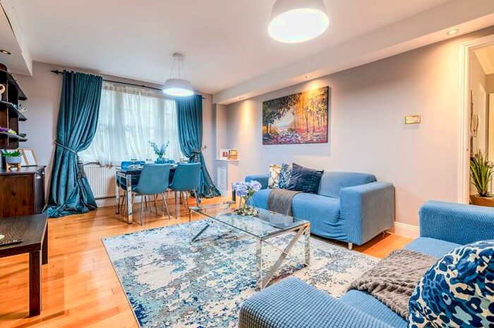 2 Bedroom Flat To Rent In Exeter Road, London, NW2