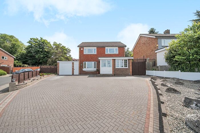 4 Bedroom Detached House For Sale In Holland Close, Bromley, BR2
