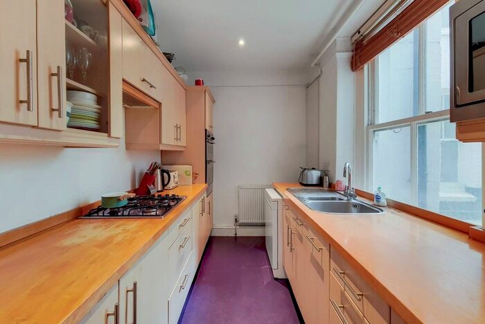 3 Bedroom Flat To Rent In Lower Richmond Road, Putney, London, SW15