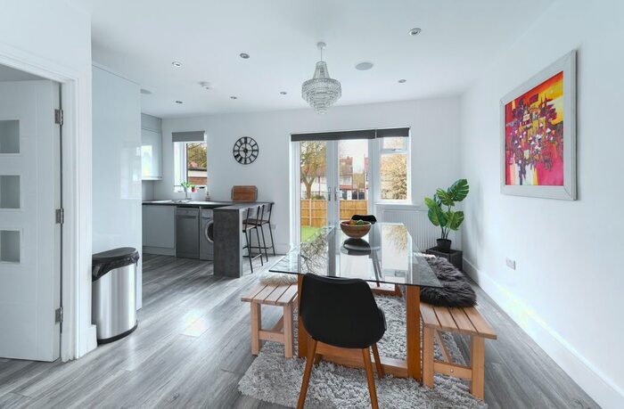 3 Bedroom Semi-Detached House To Rent In Waterfall Road, Southgate, London, N14