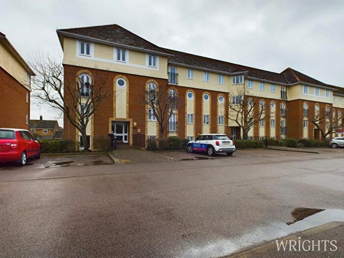 2 Bedroom Flat For Sale In Walsingham Close, Hatfield, AL10