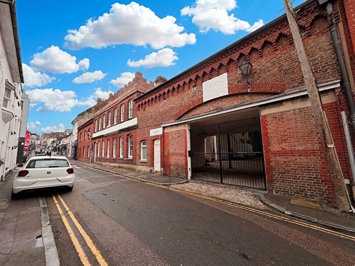 2 Bedroom Terraced House To Rent In Gloucester Road, Brighton, BN1