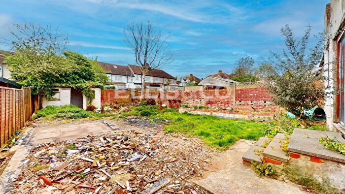 3 Bedroom End Of Terrace House For Sale In Sudbury Heights Avenue, Greenford, UB6