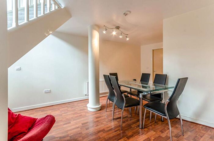 1 Bedroom Flat To Rent In Drayton Park, Arsenal, London, N5