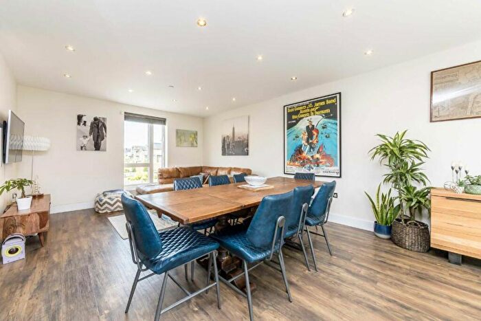 3 Bedroom Maisonette To Rent In Cavendish Road, Balham, SW12