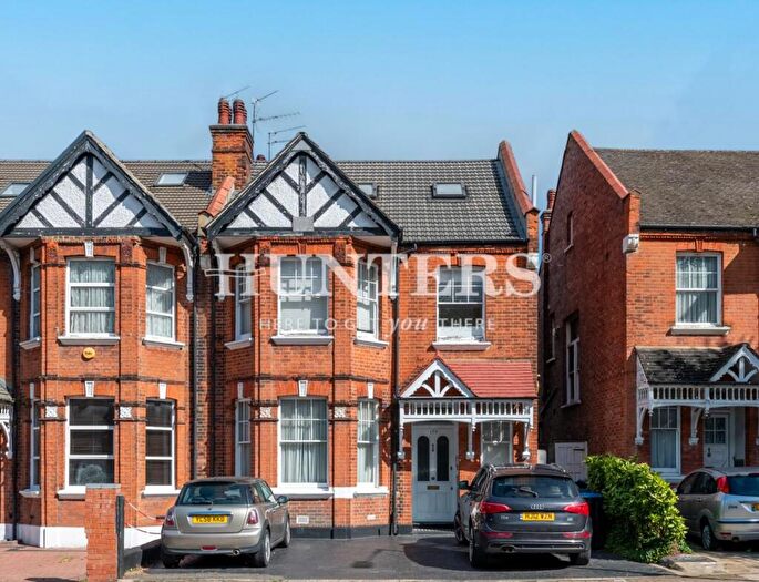 1 Bedroom Apartment To Rent In Brondesbury Park, Brondesbury, NW2