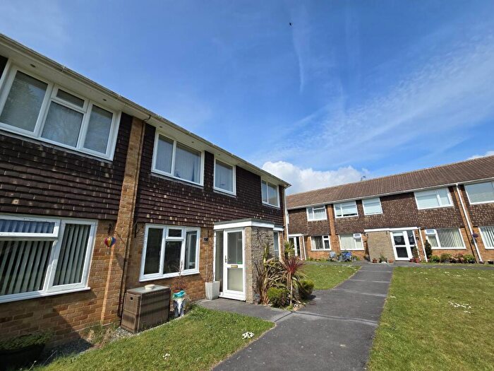 2 Bedroom Ground Maisonette To Rent In Avon Court, Netley Abbey, SO31
