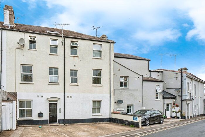 1 Bedroom Flat For Sale In Church Road, Leatherhead, Surrey, KT22