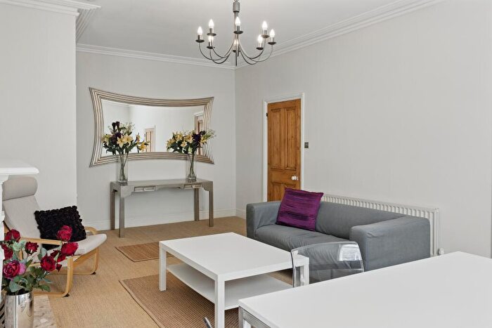 2 Bedroom Apartment To Rent In Binswood Avenue, Leamington Spa, CV32