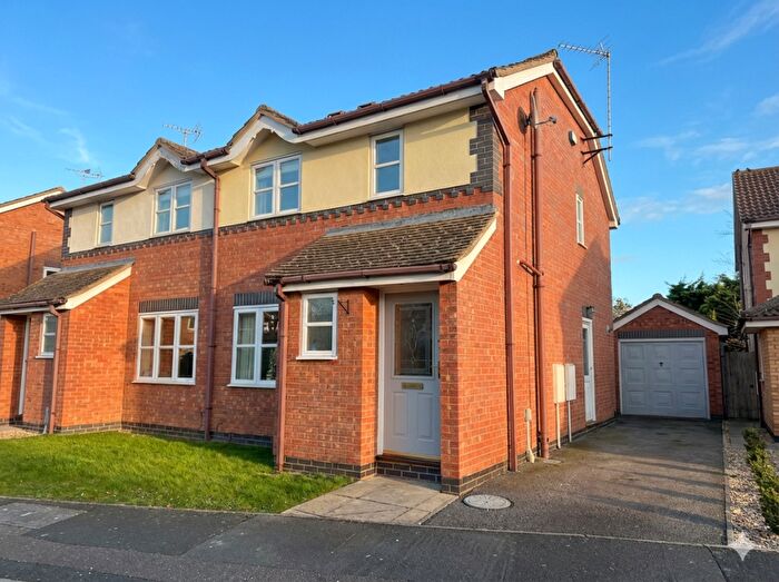 3 Bedroom Semi-Detached House For Sale In Wakes Close, Bourne, PE10