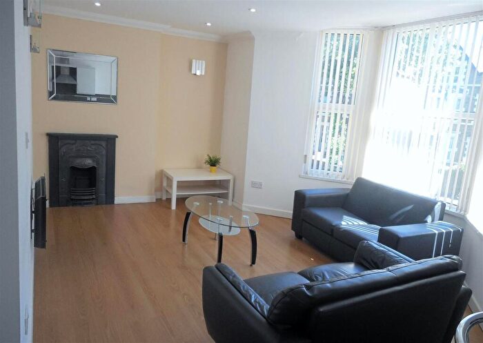2 Bedroom Apartment To Rent In Richmond Road, Cardiff, CF24