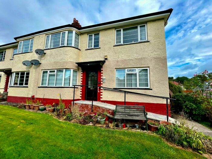 2 Bedroom Flat To Rent In New Adel Lane, Leeds, West Yorkshire, LS16