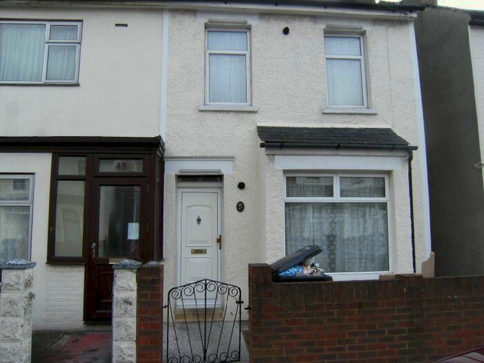 3 Bedroom Semi-Detached House To Rent In Wentworth Road, Croydon, CR0