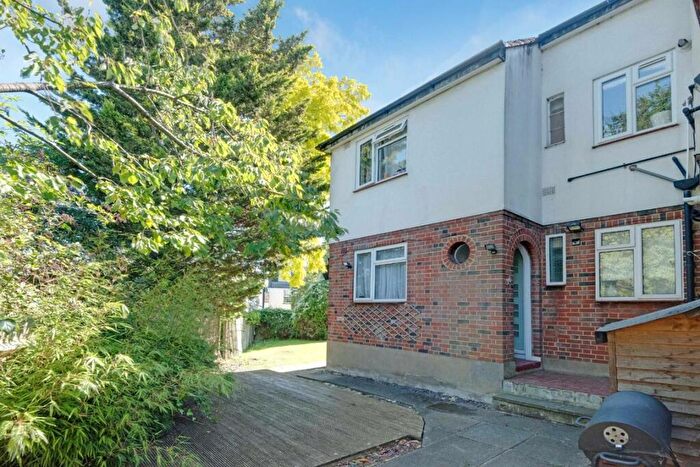 2 Bedroom Flat To Rent In Bedford Close, London, N10