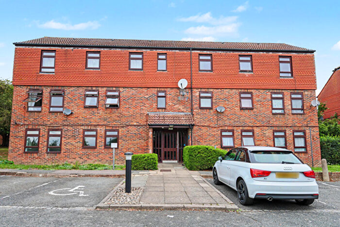 2 Bedroom Flat For Sale In Abbotsbury Heights, Bicknor Close, Canterbury, Kent, CT2
