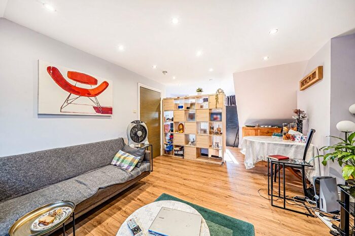 2 Bedroom Flat To Rent In Dudden Hill Lane, London, NW10