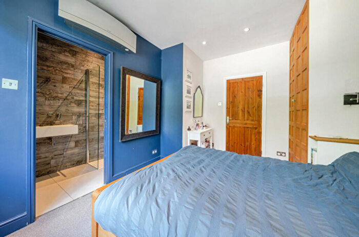 3 Bedroom End Of Terrace House For Sale In London Road, Bagshot, Surrey, GU19