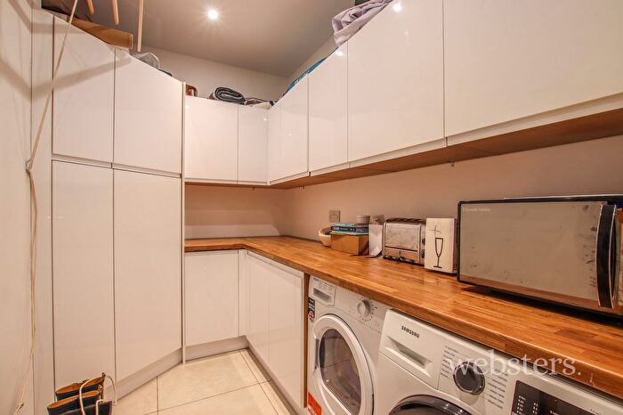 3 Bedroom Terraced House For Sale In Mill Hill Road, Norwich, NR2