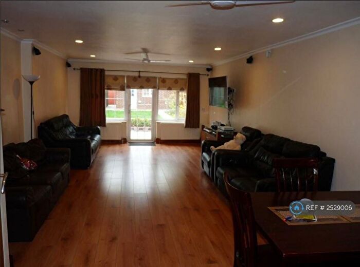 3 Bedroom End Of Terrace House To Rent In Northwick Avenue, Harrow, HA3