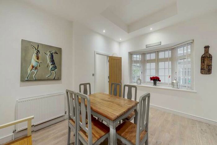 2 Bedroom Maisonette Flat To Rent In Callard Close, Little Venice, London, W2